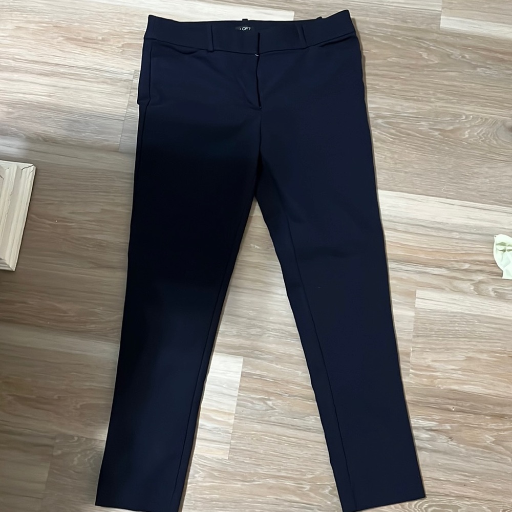 Womens size 8 Loft brand cropped ankle slacks navy blue stretch